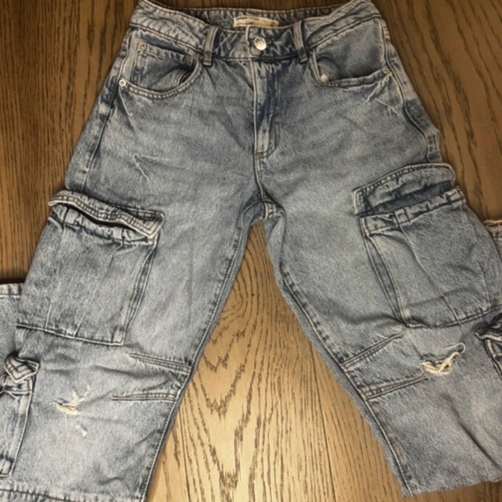 80$ Retail Garage Women's Straight Leg Cargo Jeans in Light Blue Wash